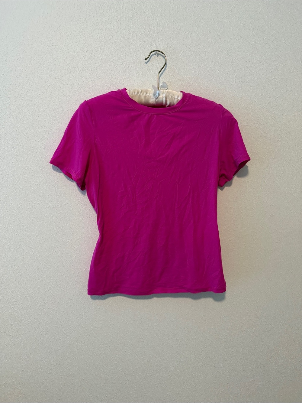 SKIMS Short-Sleeve Crewneck Tee in Bright Fuchsia